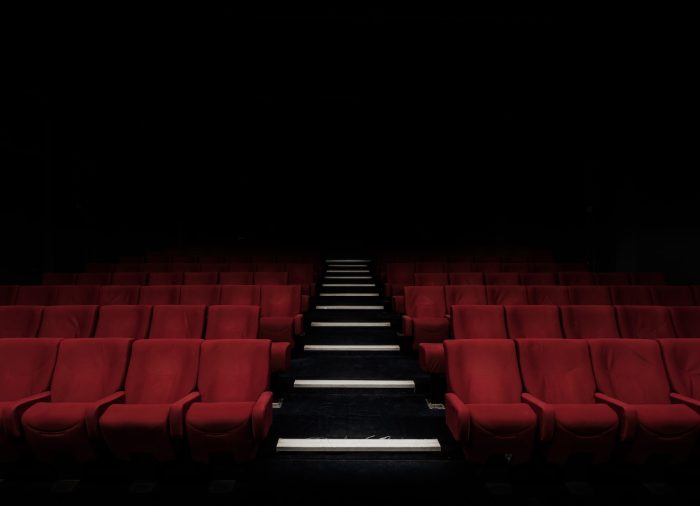 Kino a zdrowie psychiczne – terapeutyczny wpływ filmów na naszą psychikę