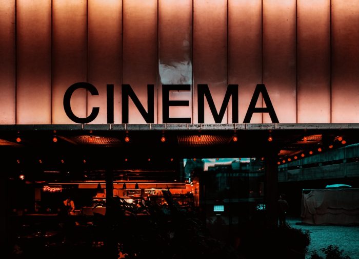 Kino a psychologia – jak filmy wpływają na nasze zachowania i emocje?